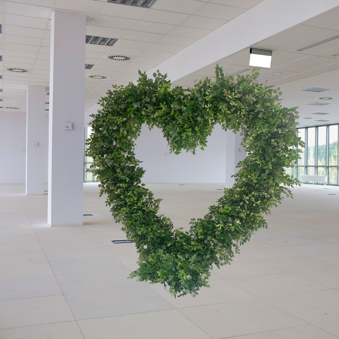 Foliage Freestanding Heart With Stand