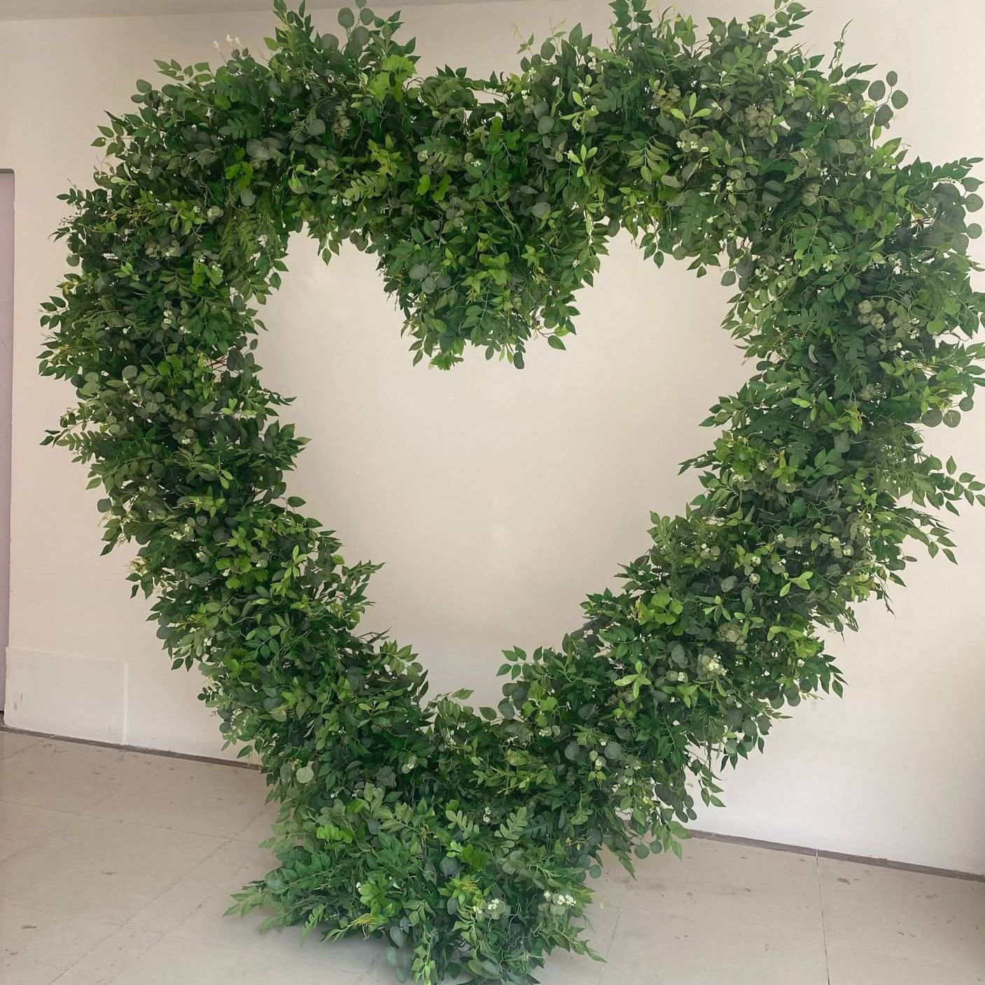 Foliage Freestanding Heart With Stand